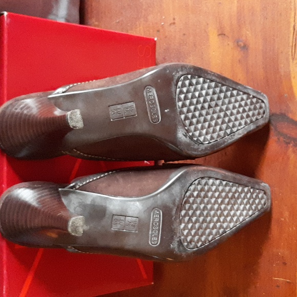 Beautiful Brn. Suede Heels - Picture 3 of 5